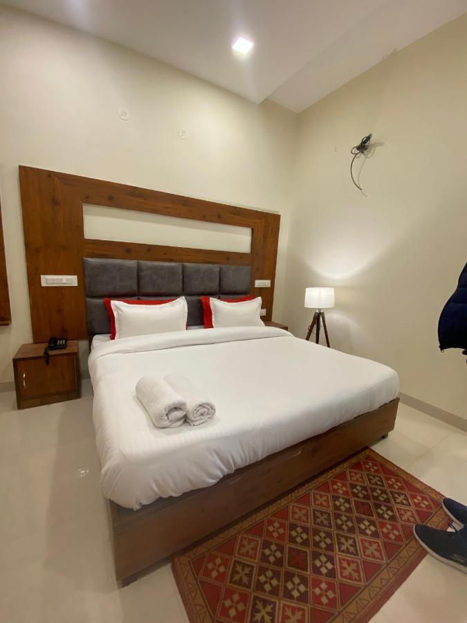 Hotel Woodlark Zirakpur - A Peaceful Stay Exterior photo